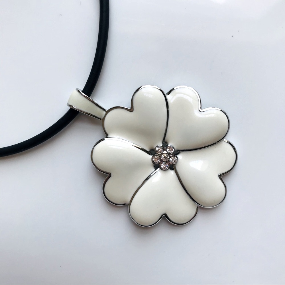 Whimsy Enamel Flower Statement Cream Heart Pedals Pendant Crystal Choke Necklace - Picture 3 of 16